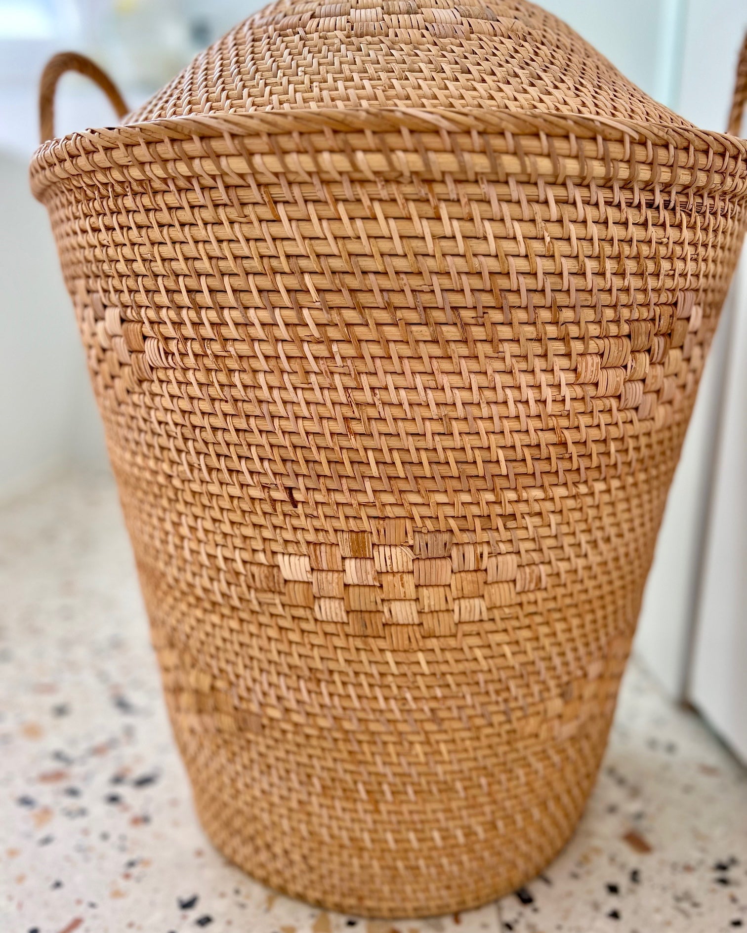 Natural Vase Woven Basket with lid