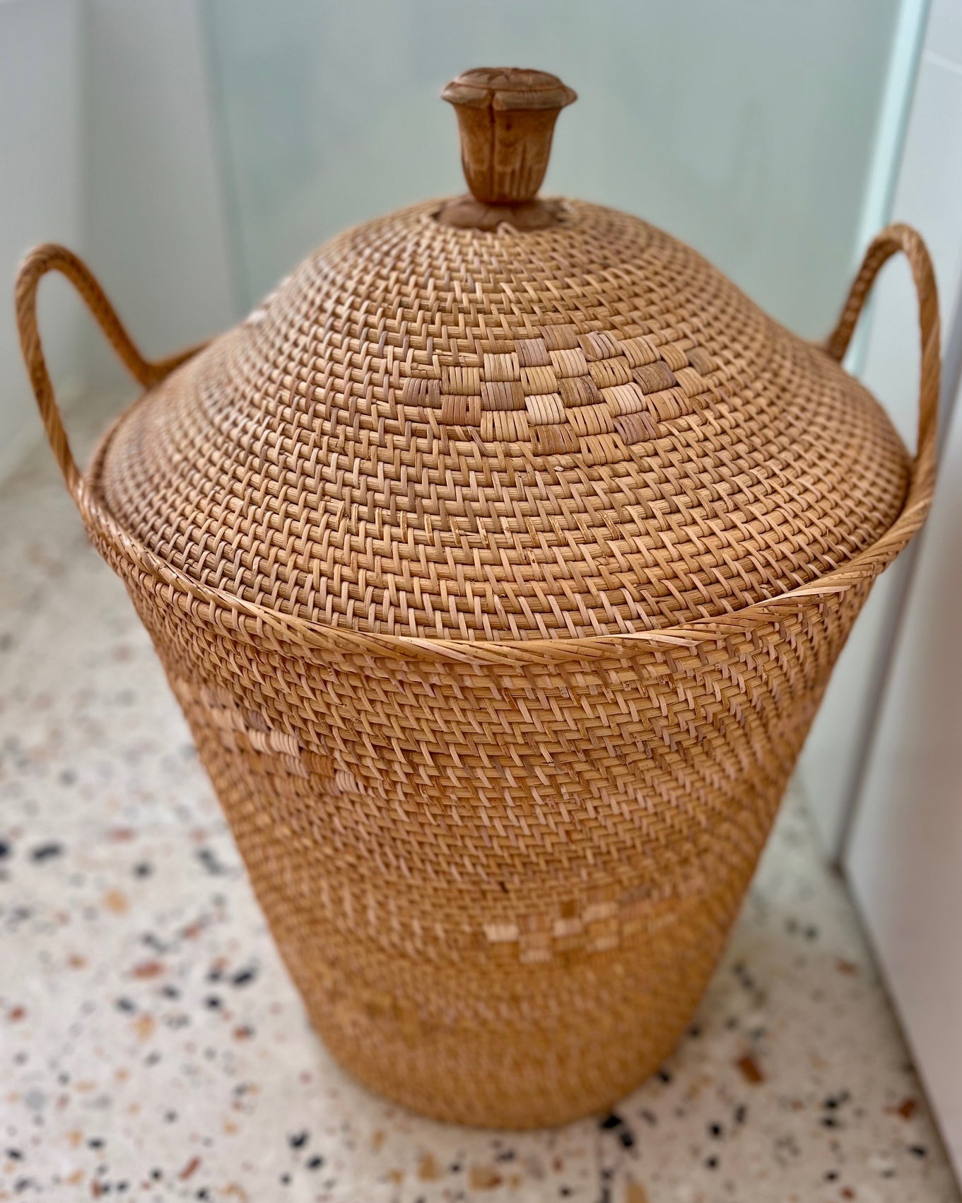 Natural Vase Woven Basket with lid